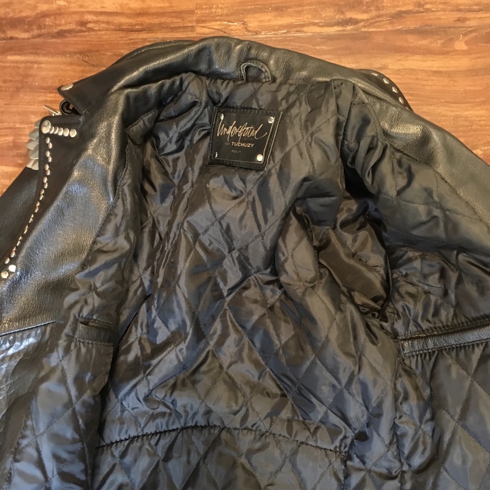 Understated Leather Jacket With Shoulder Detail - image 7